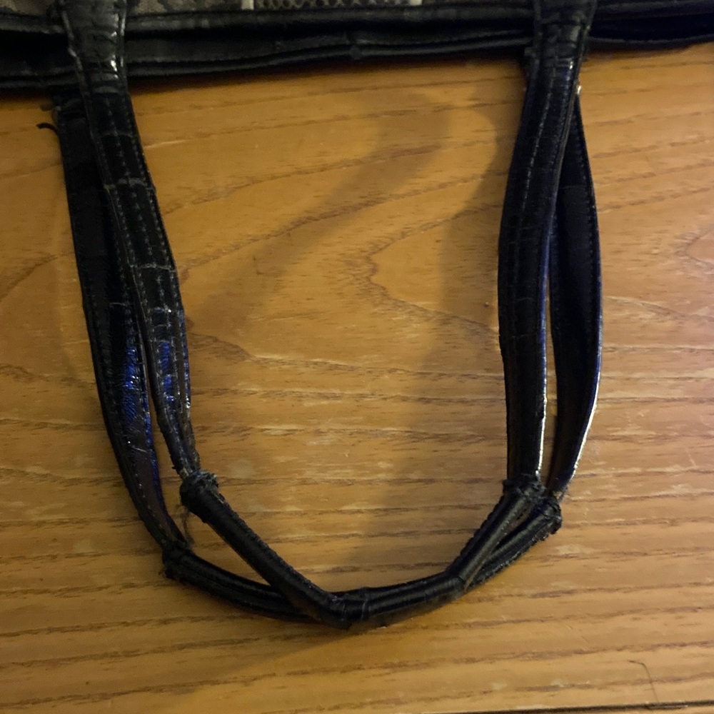 Coach Signature Canvas Tote pocketbook - Picture 10 of 15